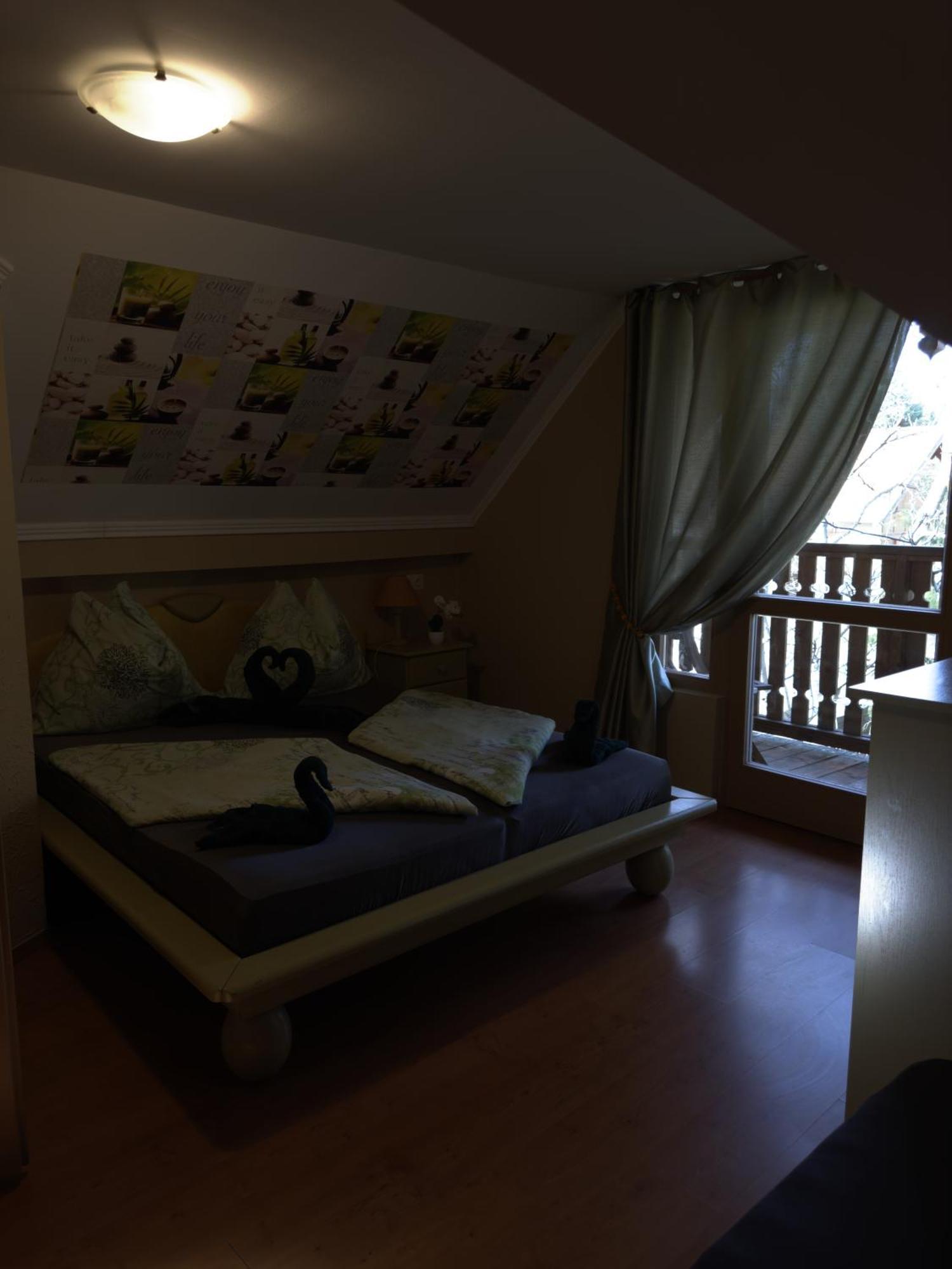 Rózsa Apartman 2 Alsóörs Szoba fotó