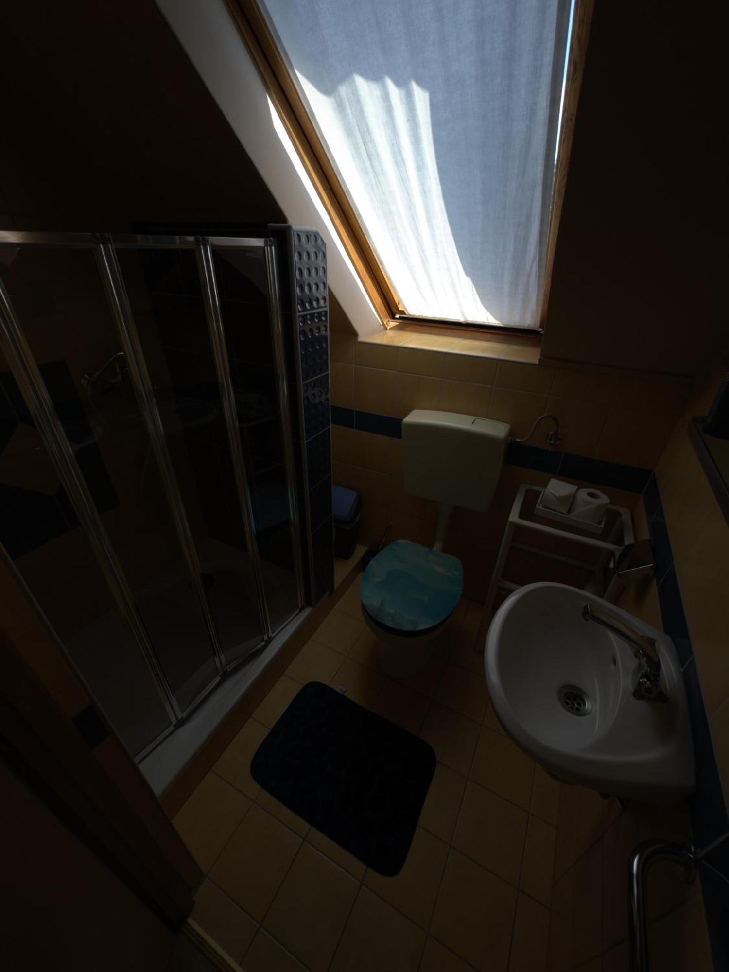 Rózsa Apartman 2 Alsóörs Szoba fotó