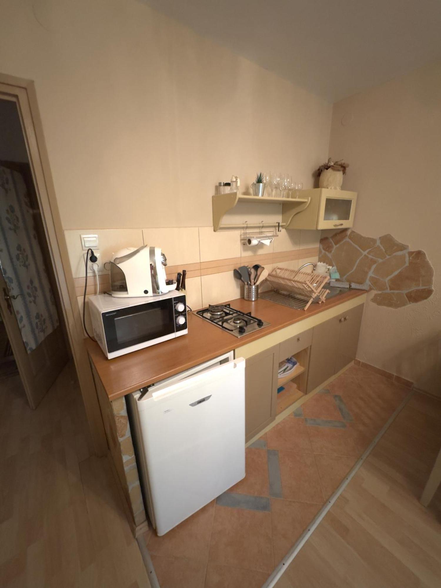 Rózsa Apartman 2 Alsóörs Szoba fotó
