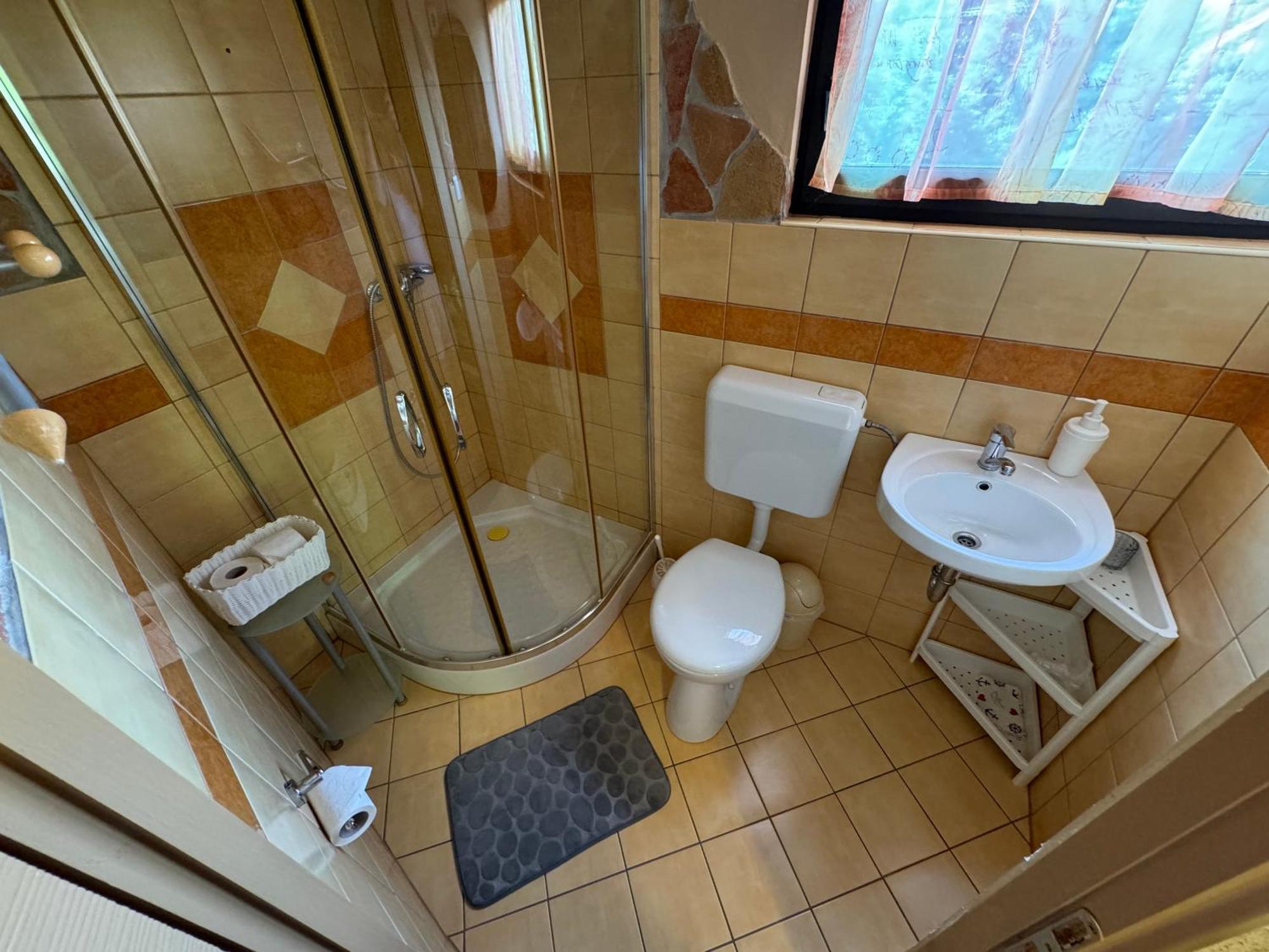 Rózsa Apartman 2 Alsóörs Szoba fotó