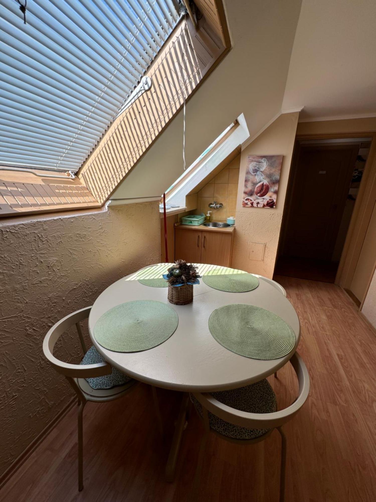 Rózsa Apartman 2 Alsóörs Szoba fotó