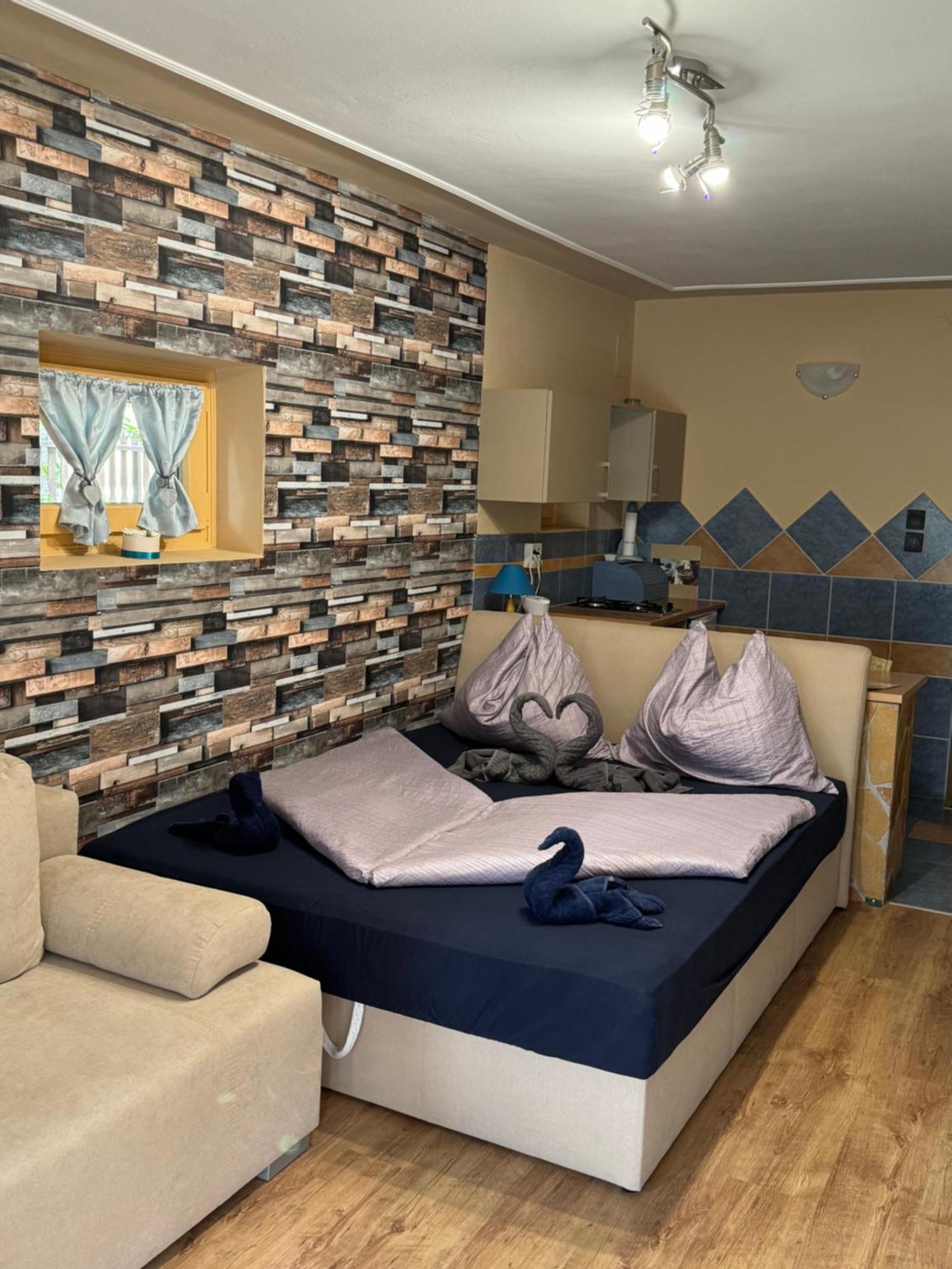 Rózsa Apartman 2 Alsóörs Szoba fotó